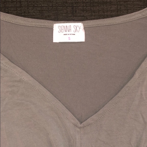 Green top - Picture 2 of 2